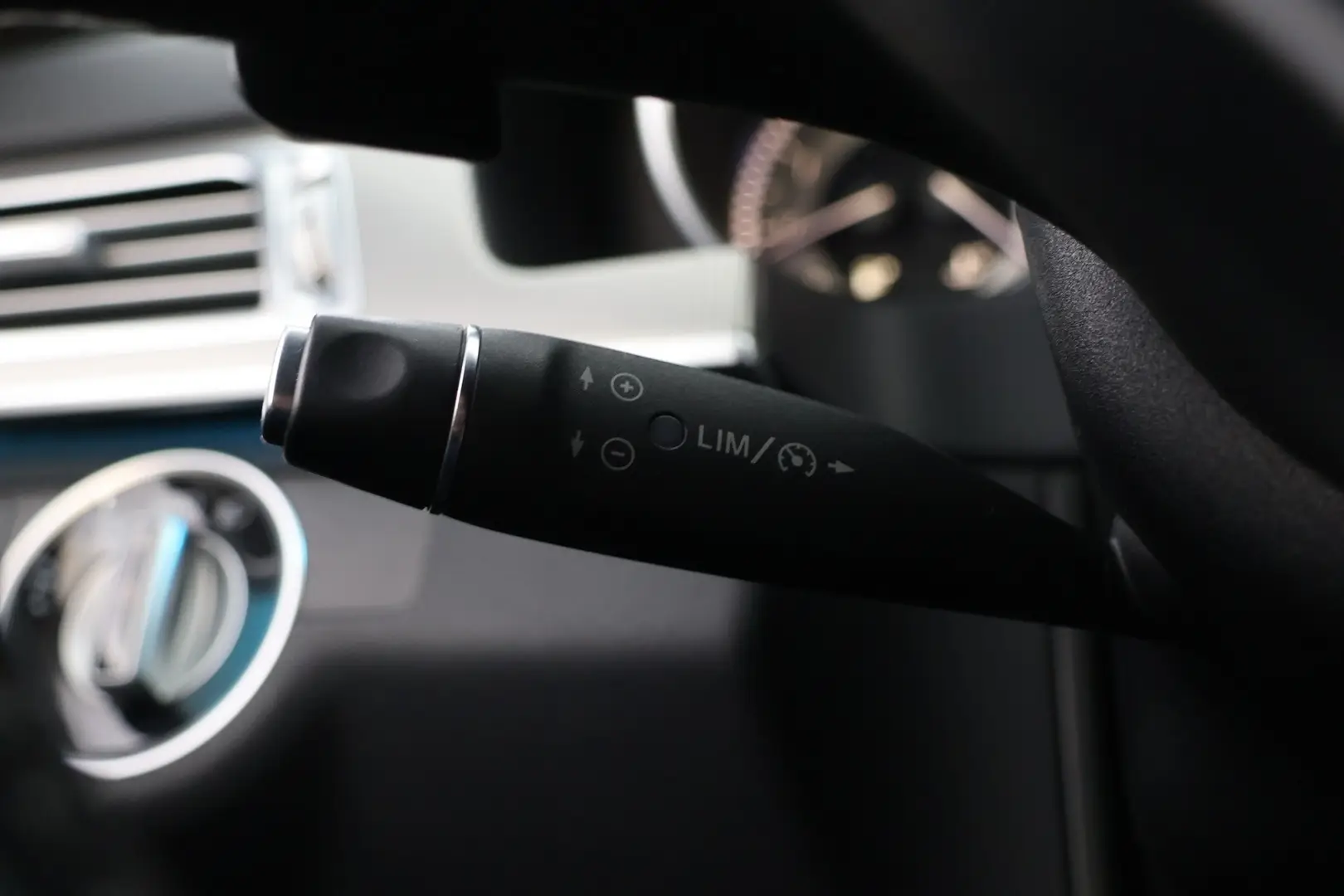 Car Image - 3b4tIwlkBwQRDHNE2WWawf