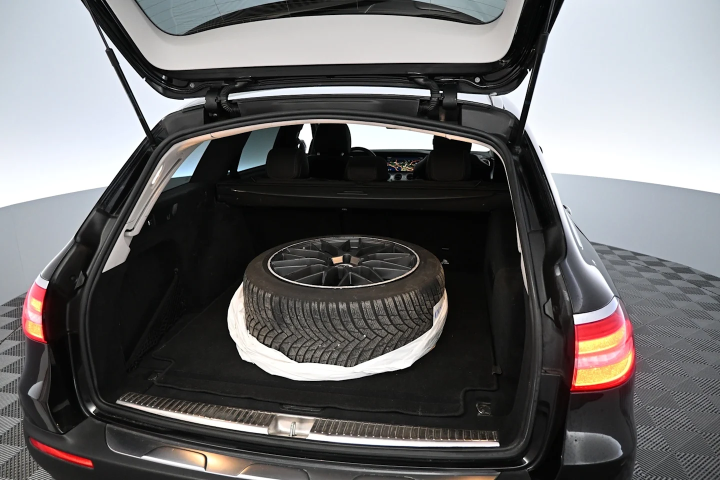 Car Image - 2t0QqOLLDi9IqCiXNAbHkQ