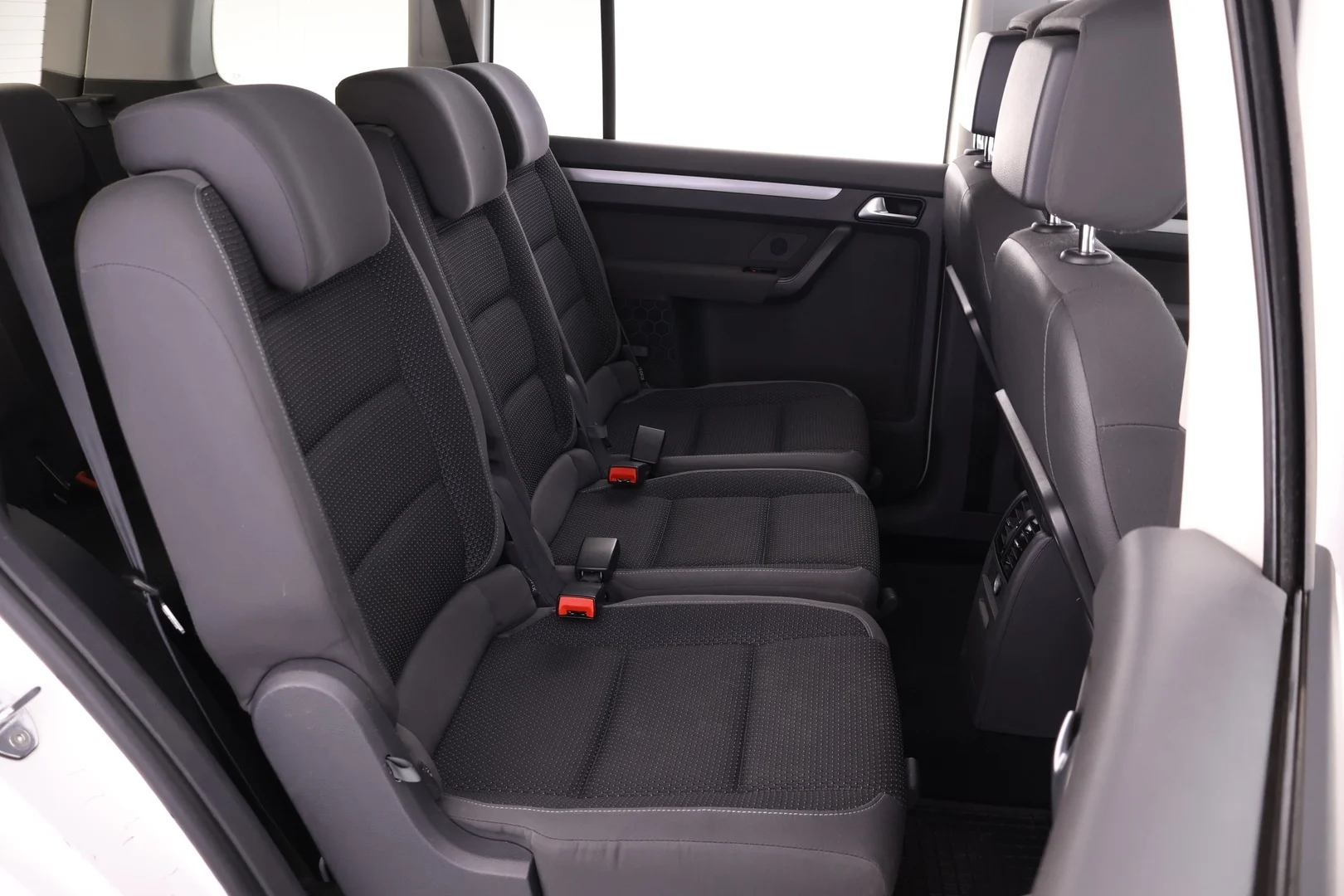 Car Image - 3YlSe9p0WhfnID9xOtrhyj
