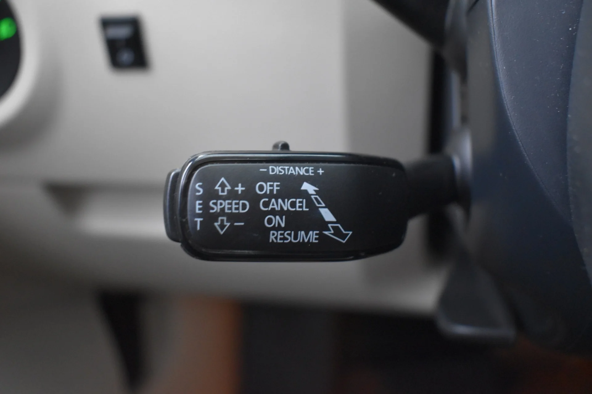 Car Image - 1YcPP6LFXDmxRB0YGDuGXX