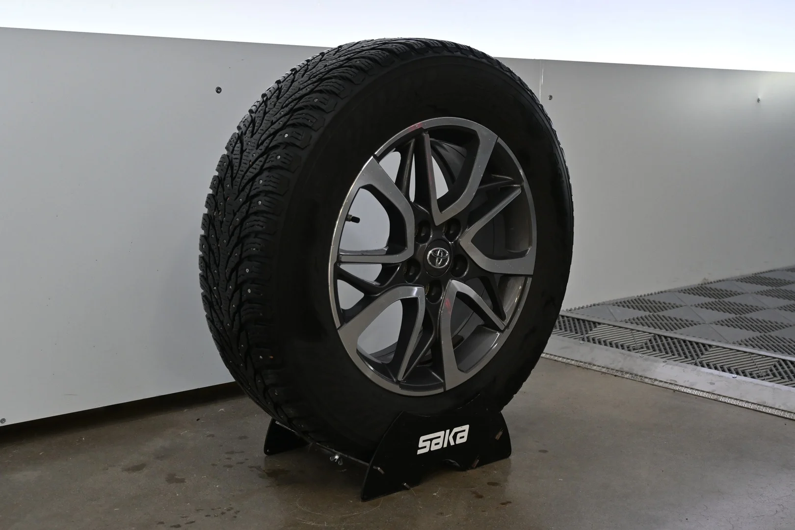 Car Image - RyOYXlLZwPC0aTGEDP7xU