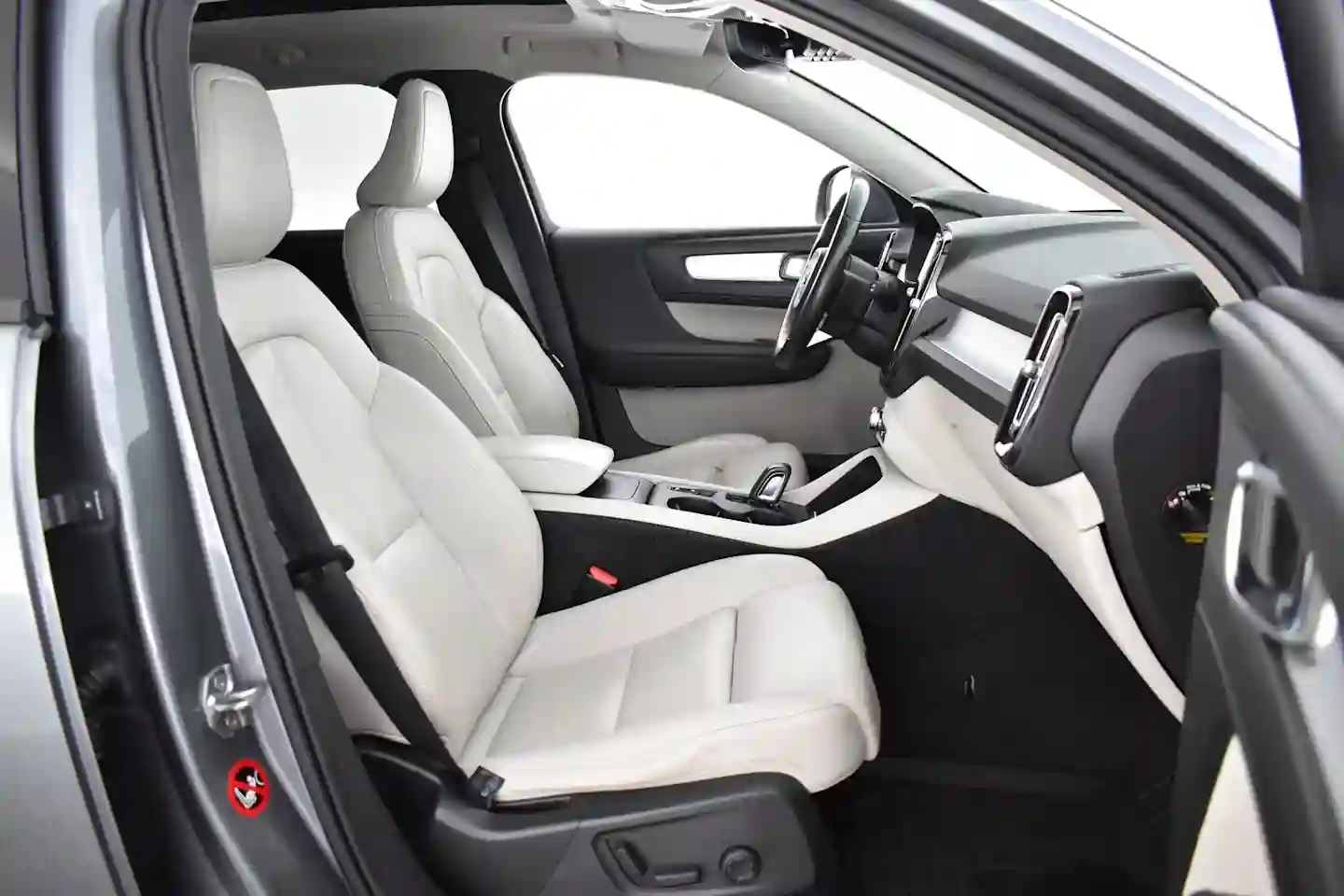 Car Image - 2QYuHWR5ifdTucruvestxd