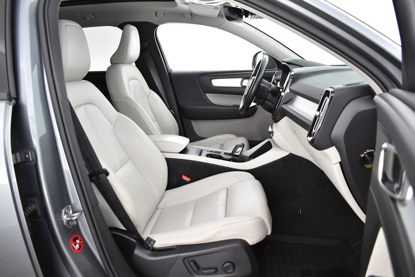 Car Image - 2QYuHWR5ifdTucruvestxd