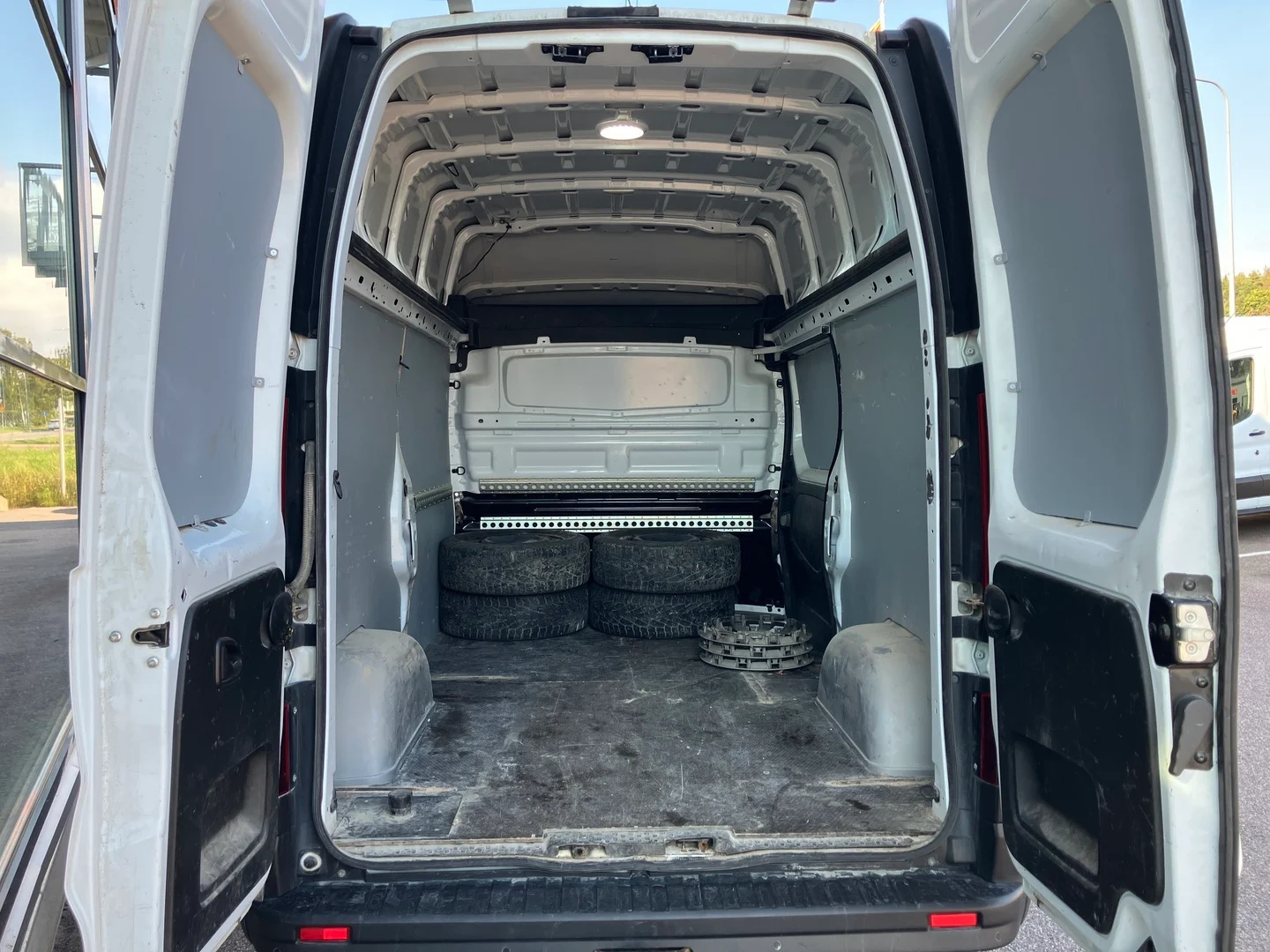 Car Image - JXDFhL1LP0uTNaRLtOto2