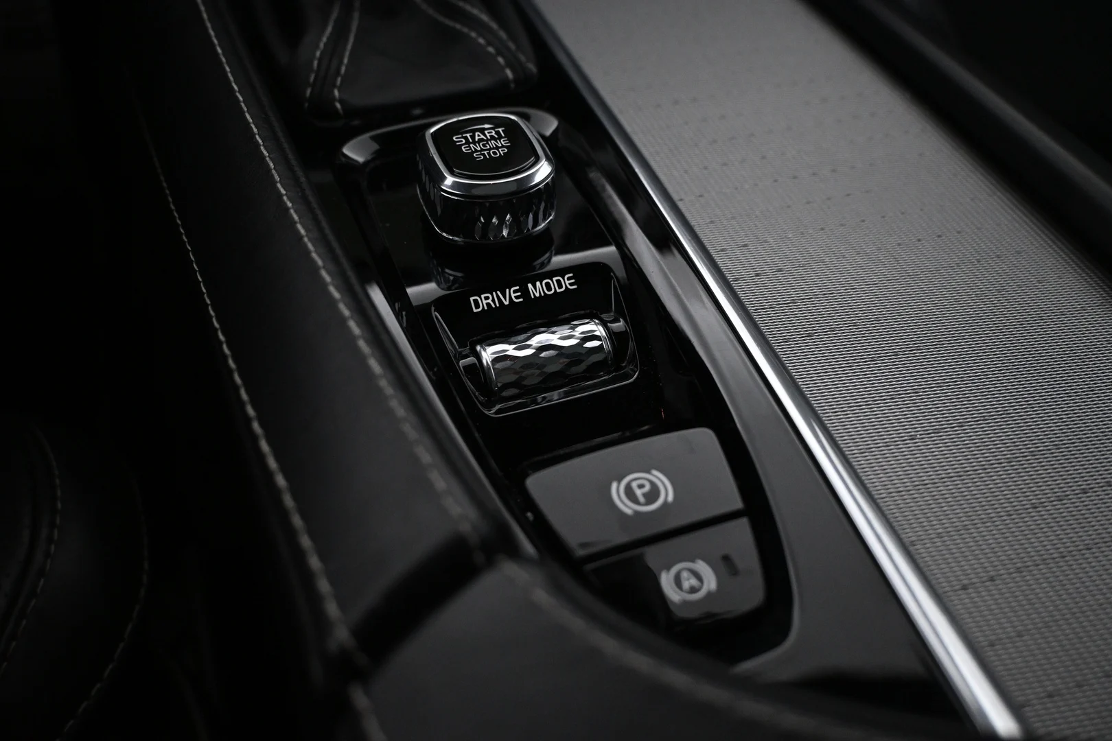 Car Image - OA0GS9tcnkzoU4BYm9eBL