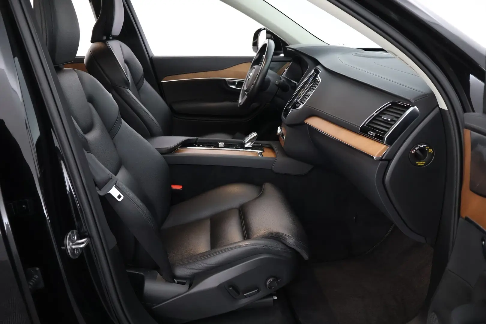 Car Image - 3tNxV0jiomKrE6qTfGiJLz