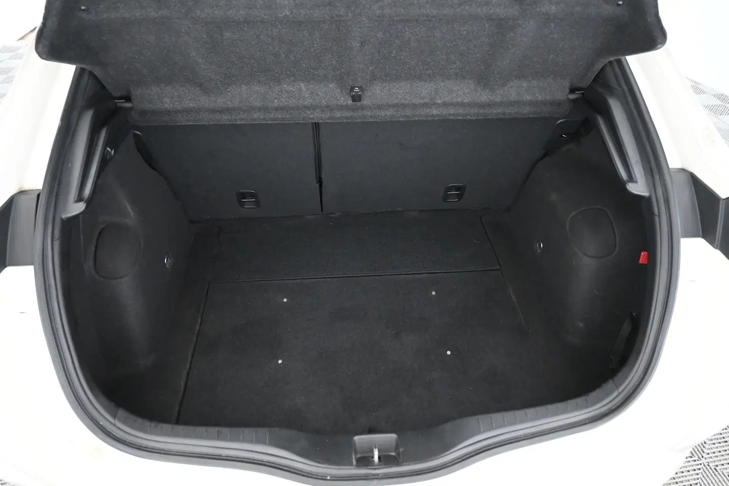 Car Image - 6zcGj0xcEsodsyhgMDyvZi