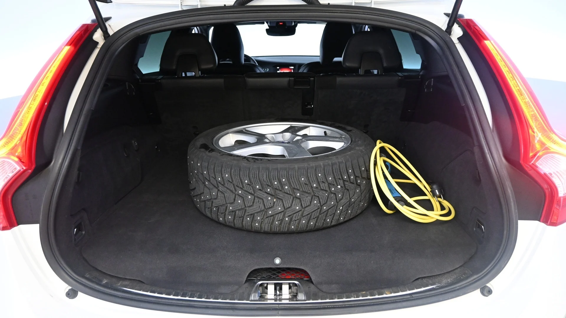 Car Image - 4LrdLb3ZixAT3VfYGYr3Ys