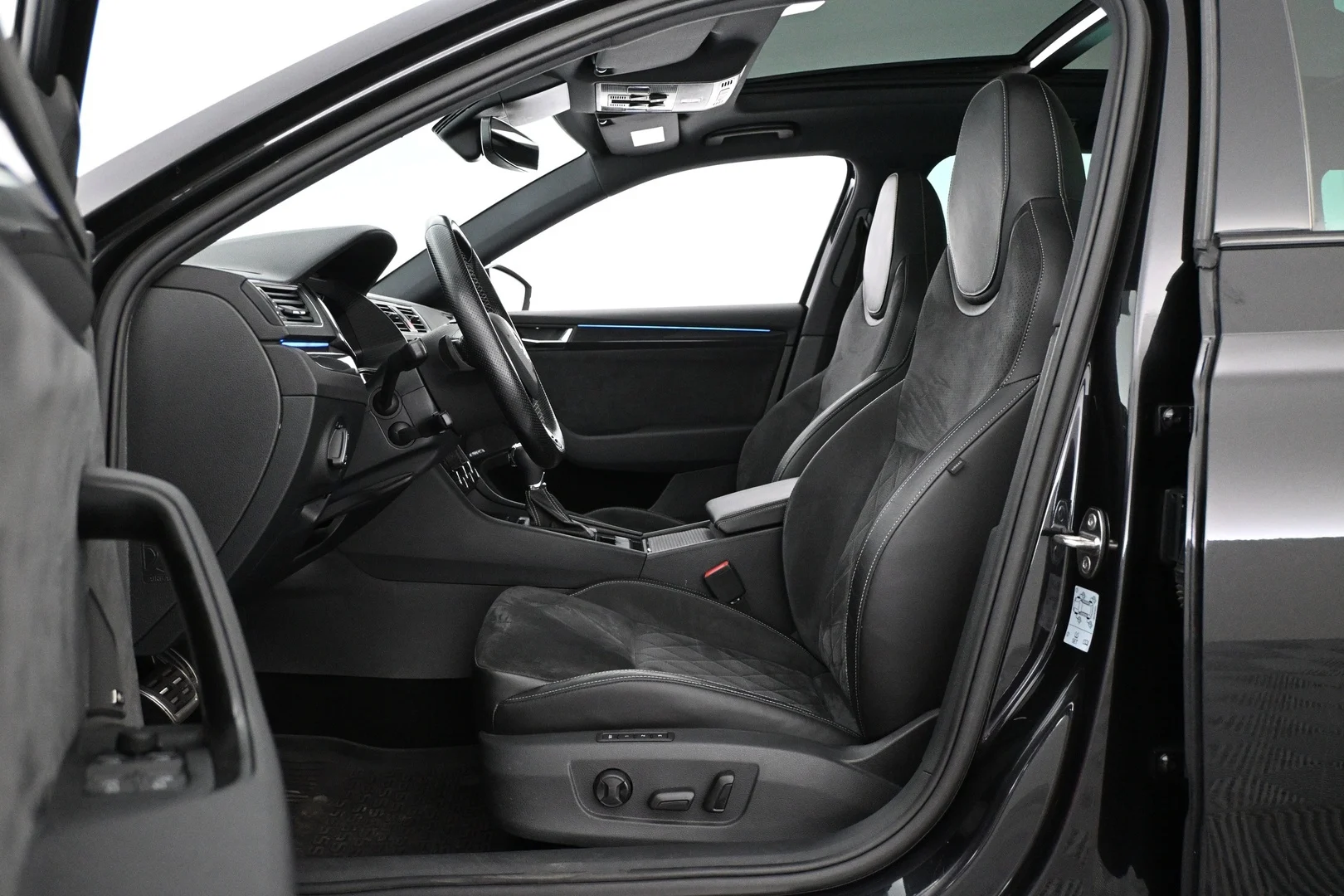 Car Image - 2nls6fmFmGVwlucJrU97LZ