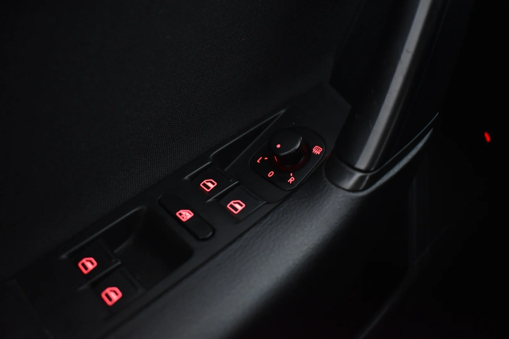 Car Image - 6O05LrKUUIFE8aZ01B2iI9