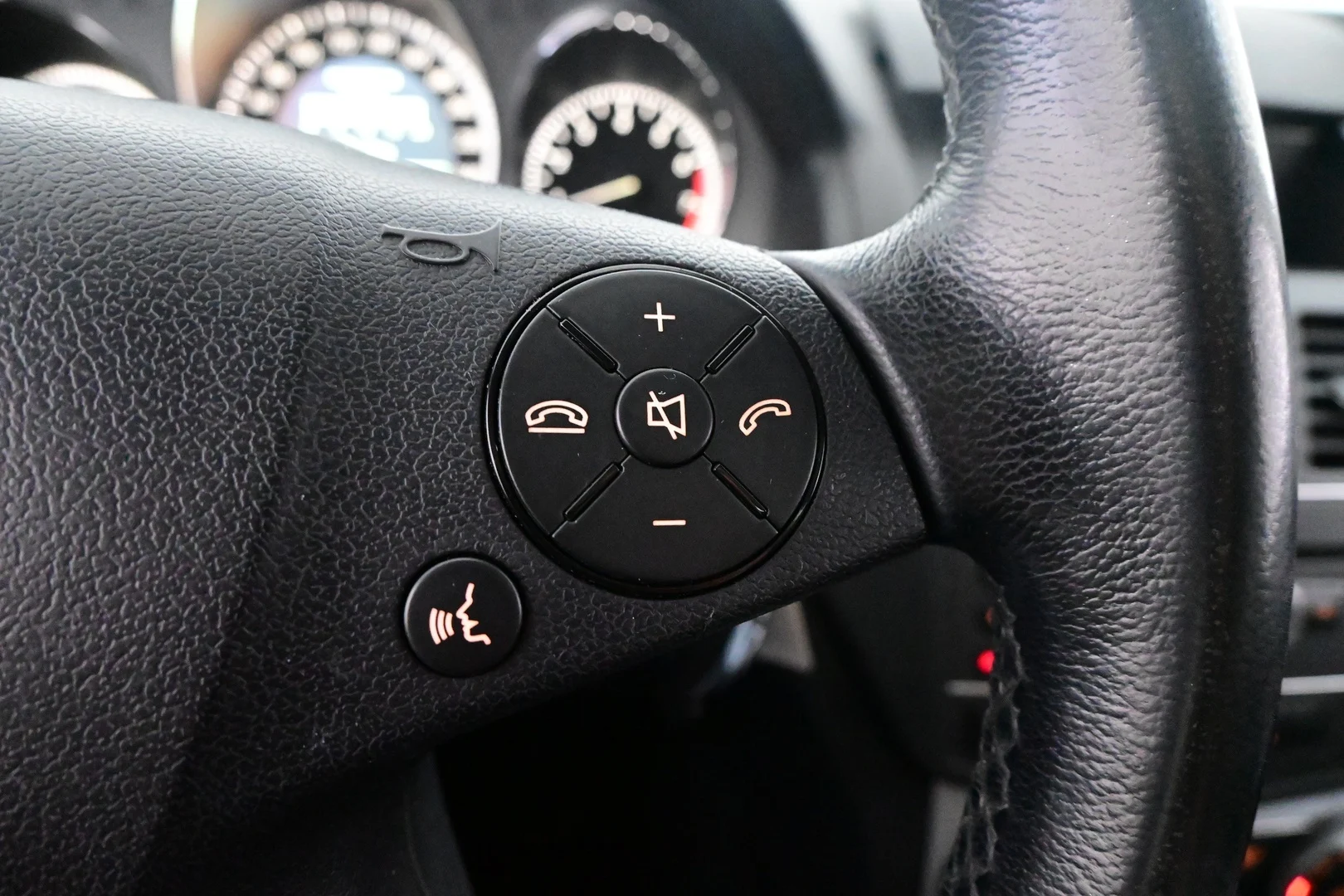 Car Image - FfJg25b9Xiv3dwdtf8XGD
