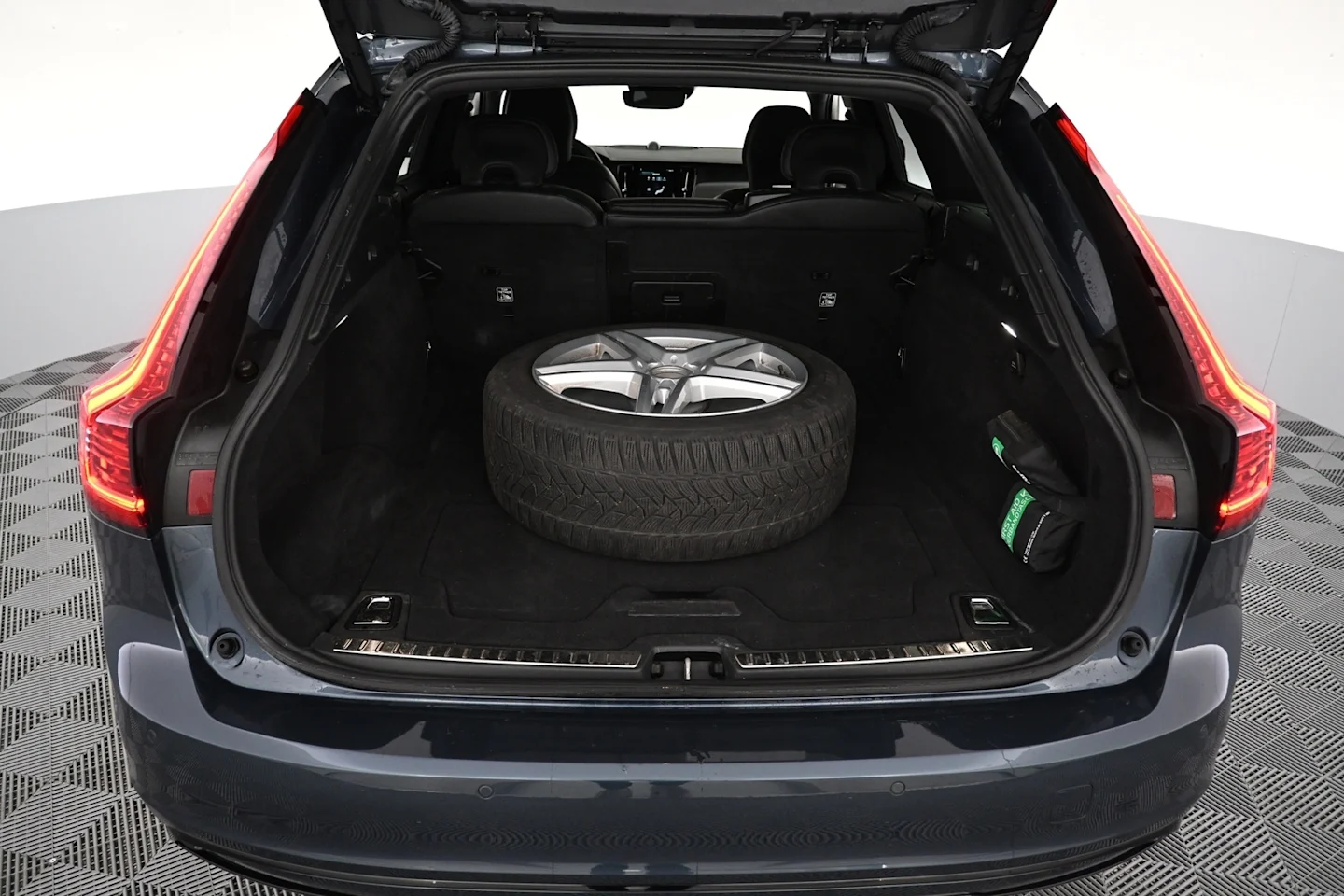 Car Image - 54M2C8wY421xo3AMTTFRs8