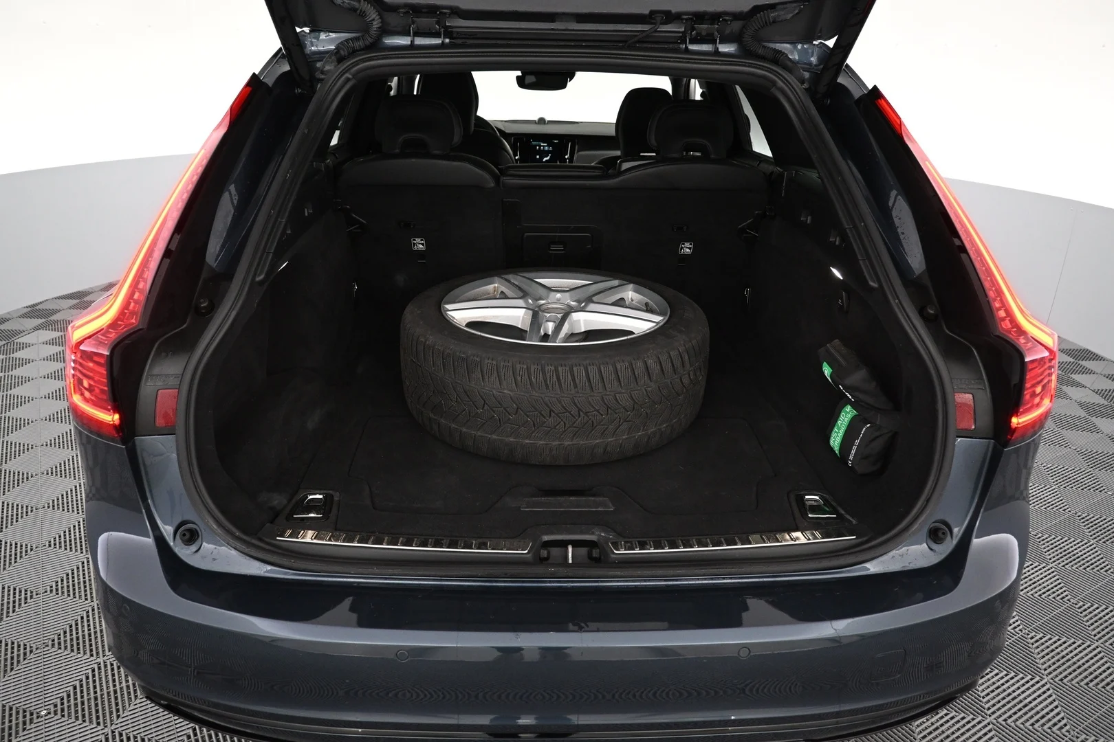 Car Image - 54M2C8wY421xo3AMTTFRs8