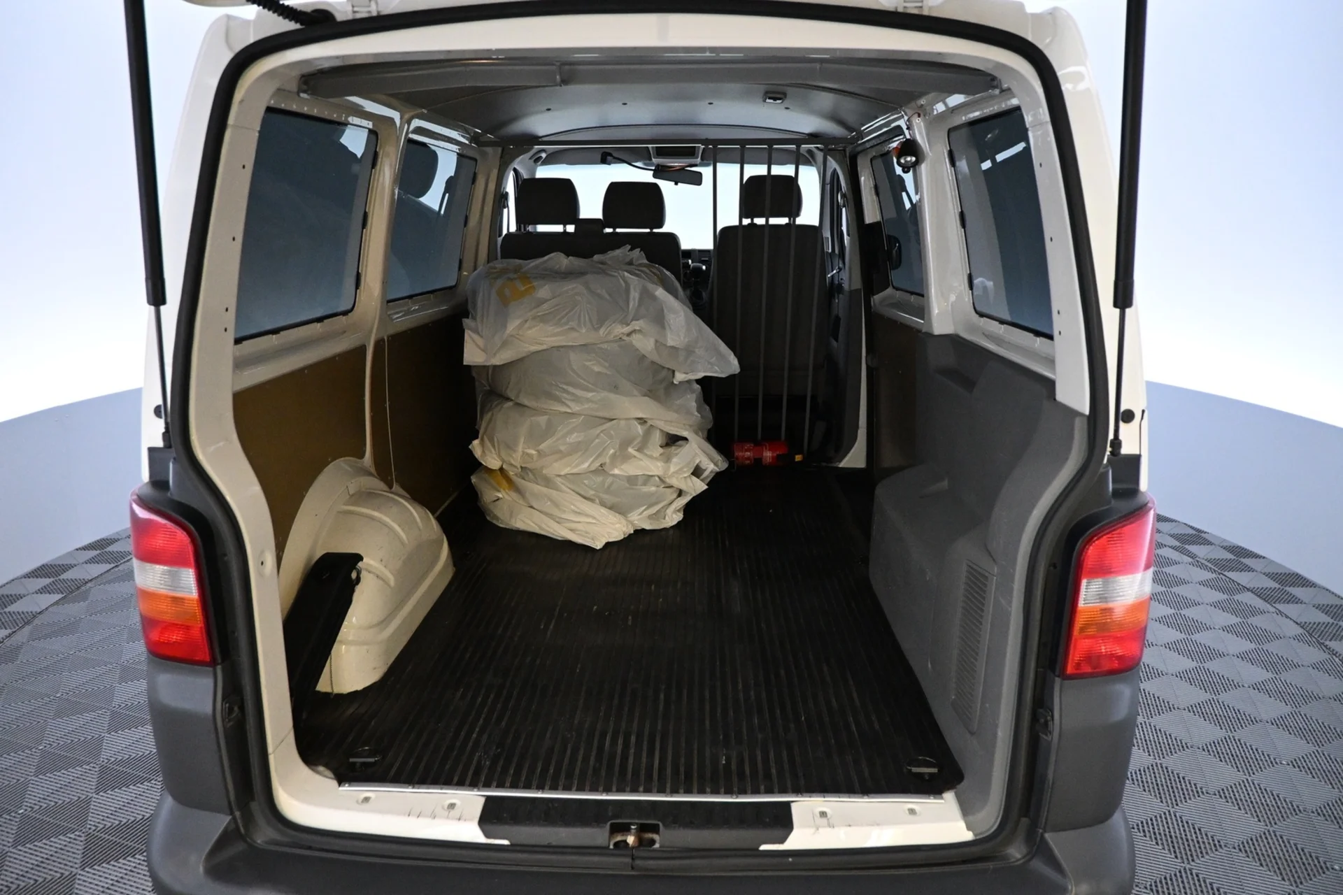 Car Image - 6jP8Zxtb0y1eIMGzmc1doN