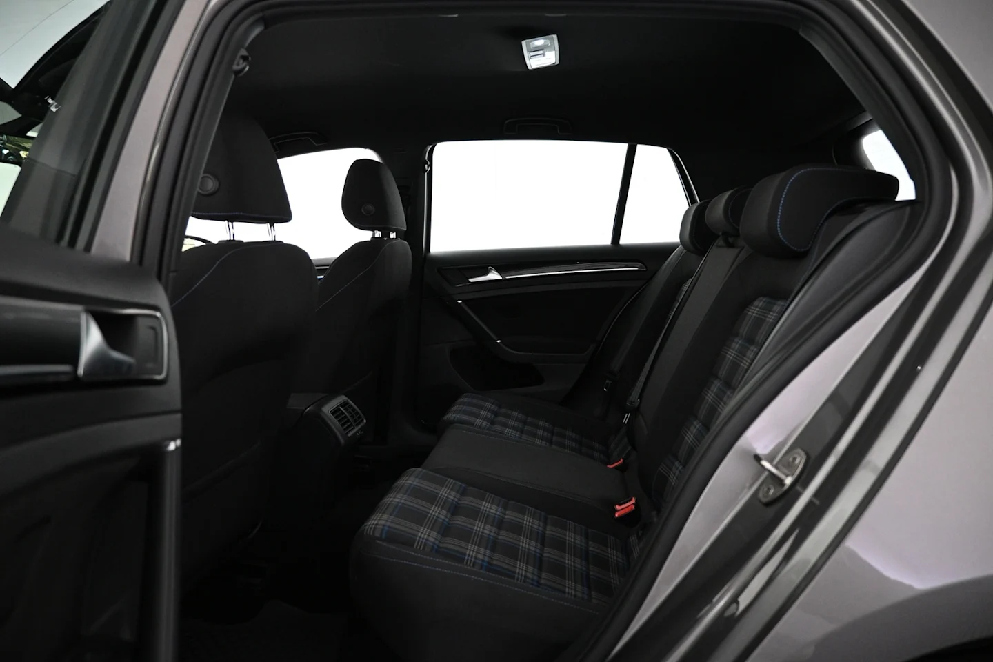 Car Image - 49ZKkDTRzR0dYWQBOkJNi4