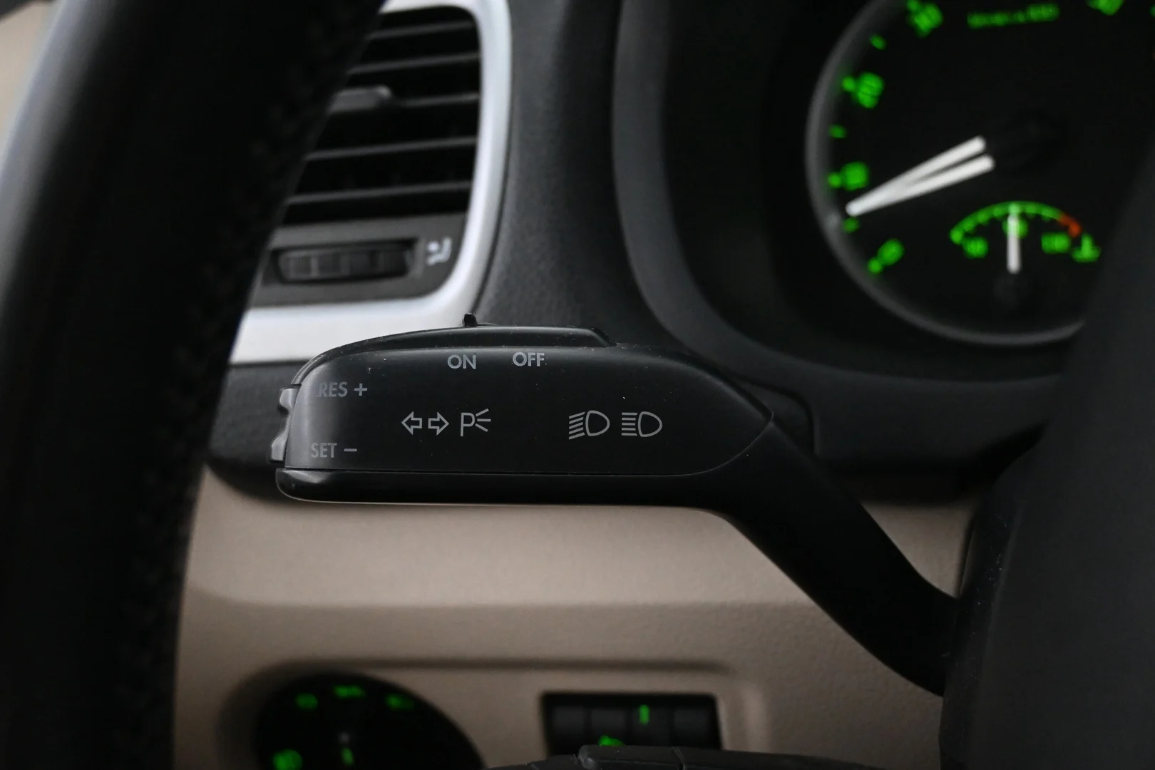 Car Image - 6CzBRh9jLtoqnTnJ8Pdc8V