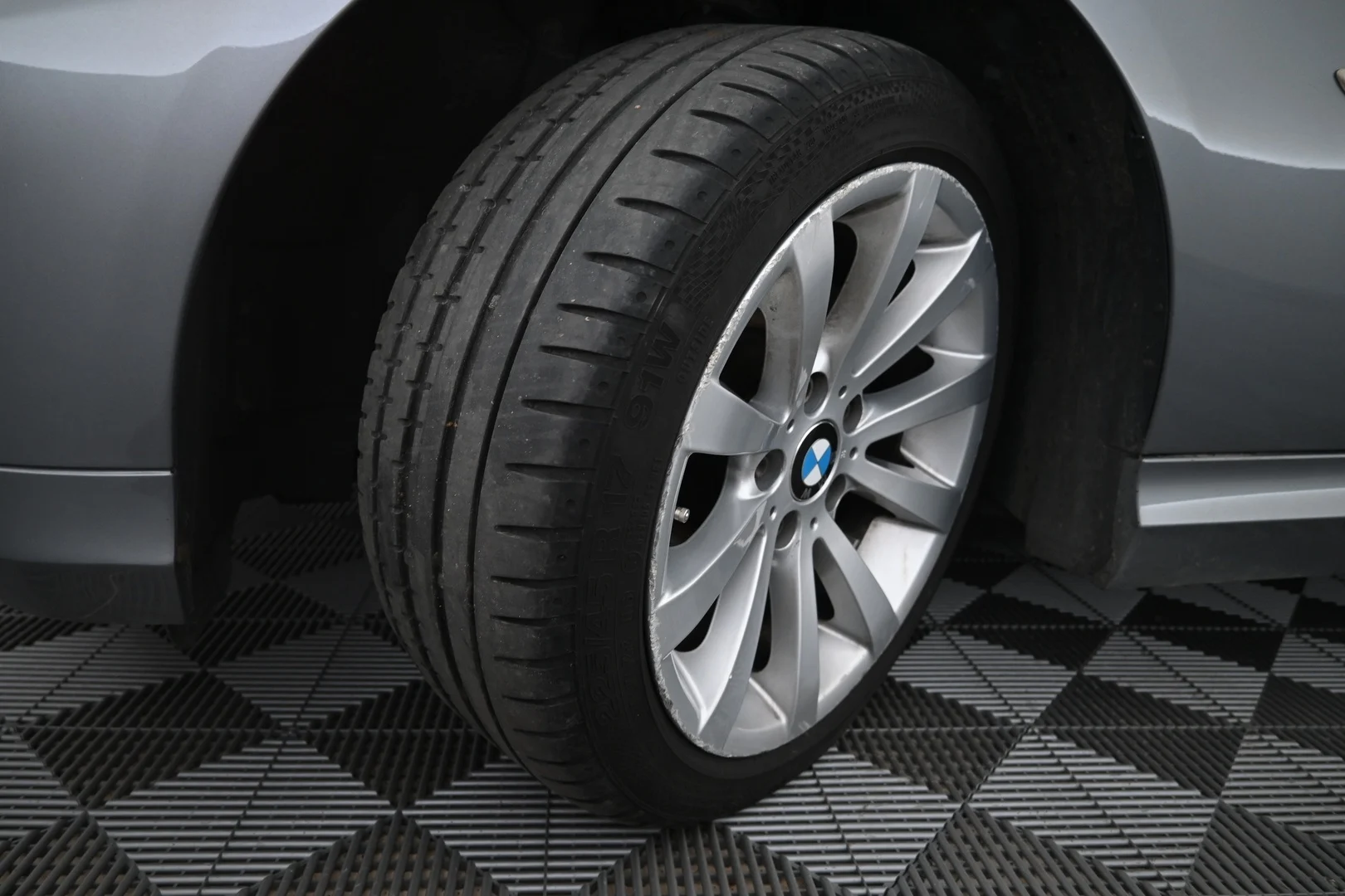 Car Image - 3UEfoYdWyOURCXt7jAP3DU