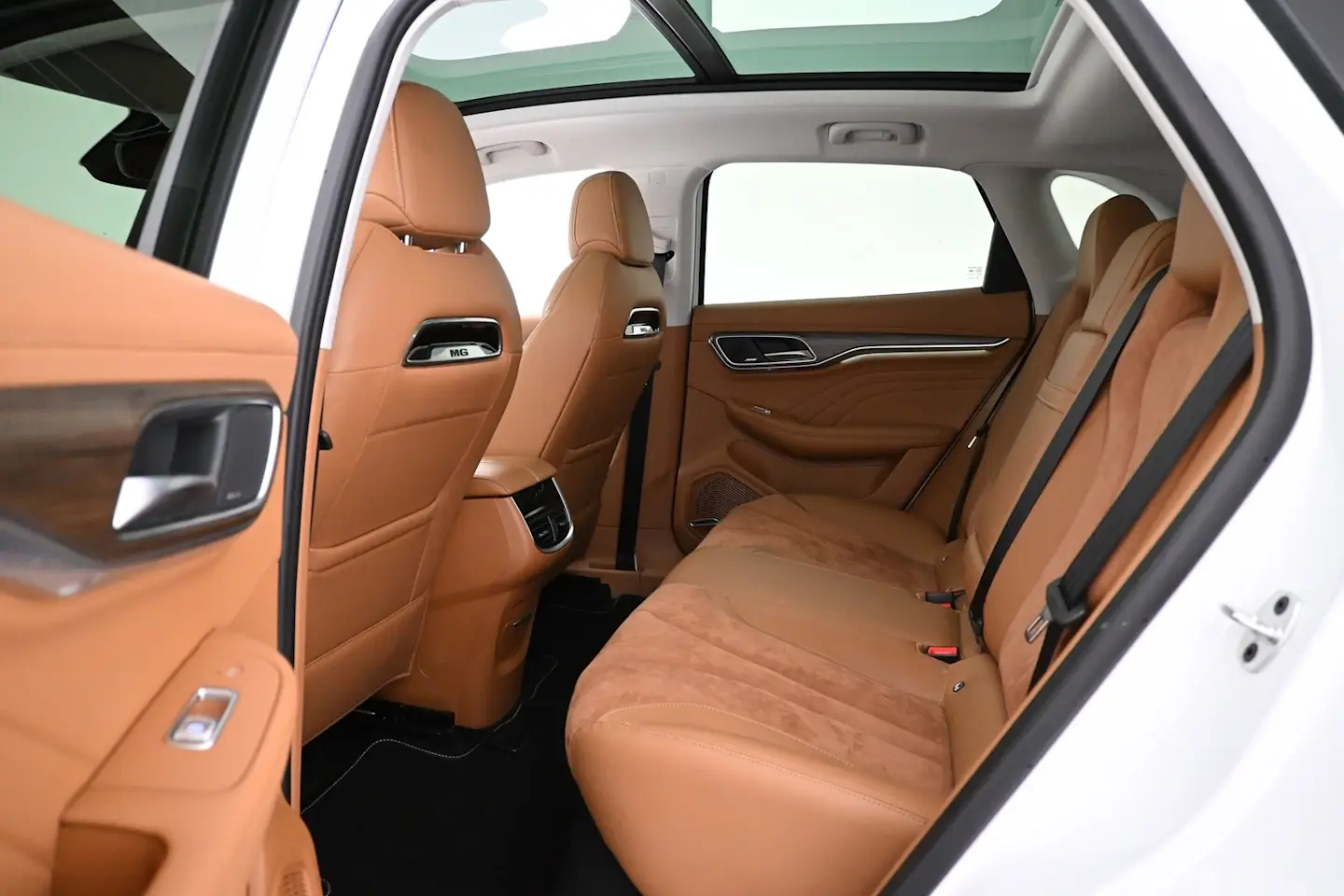Car Image - 3ly9b7ZxJNFw9Dm71yMLhV