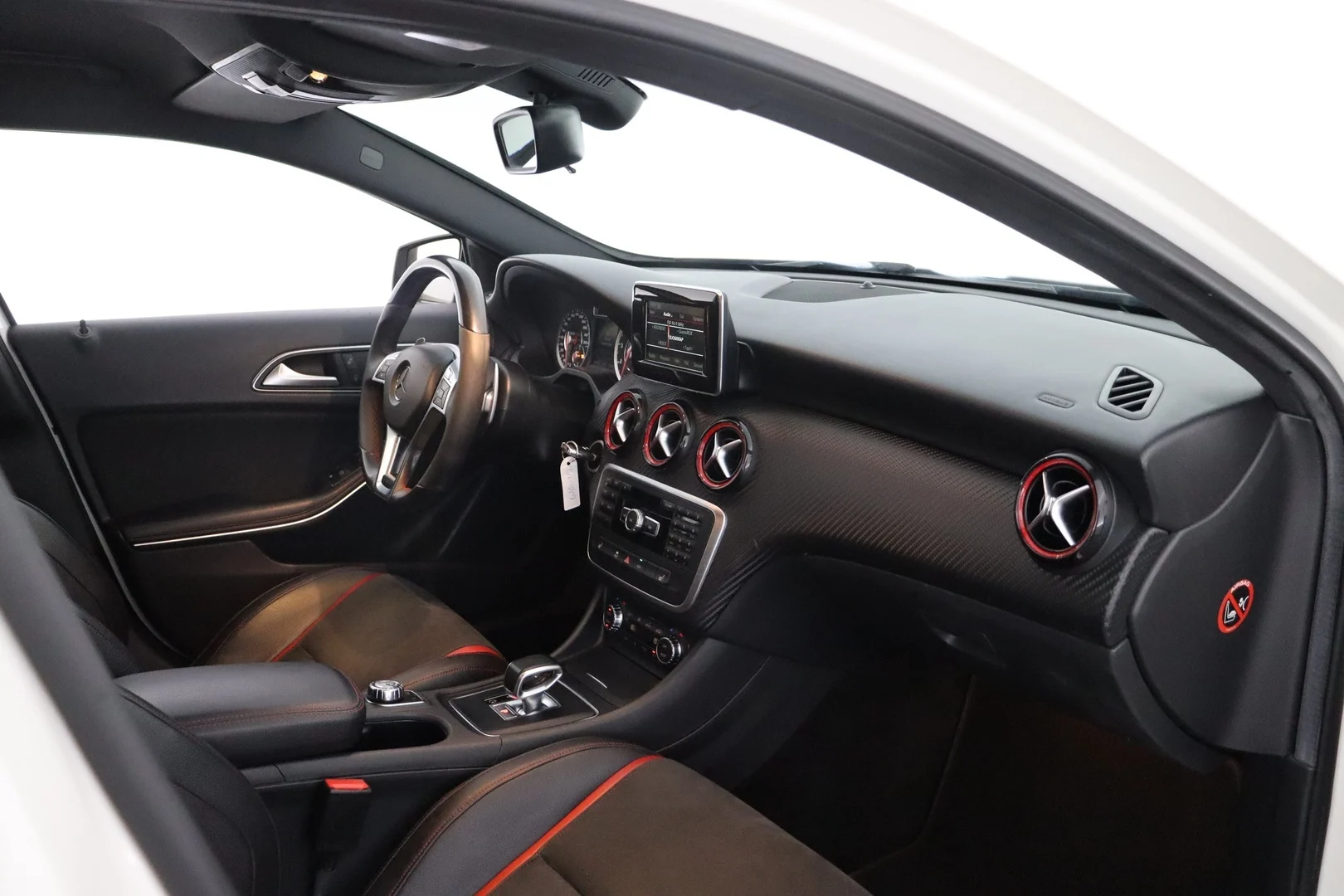 Car Image - 6DMiVvMb9lv0PW4TwoIdtj