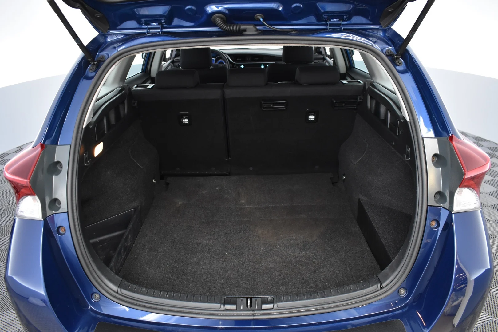 Car Image - Pro6vgZHHrQtAVSrSvx3p