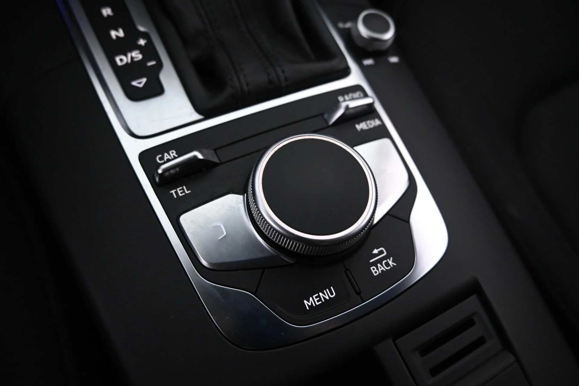 Car Image - 6dUD17fhxewlxWgPSJR2Mg