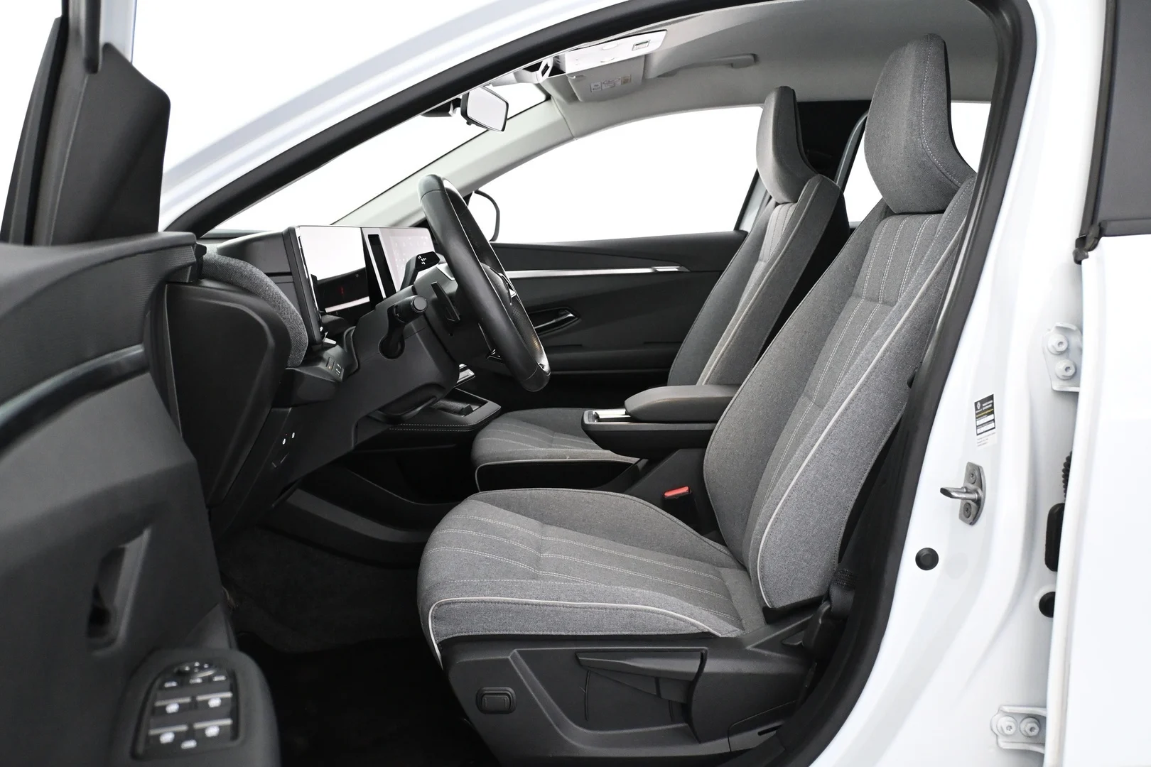 Car Image - 725KKVdHr8xvoeBXhKWeFe