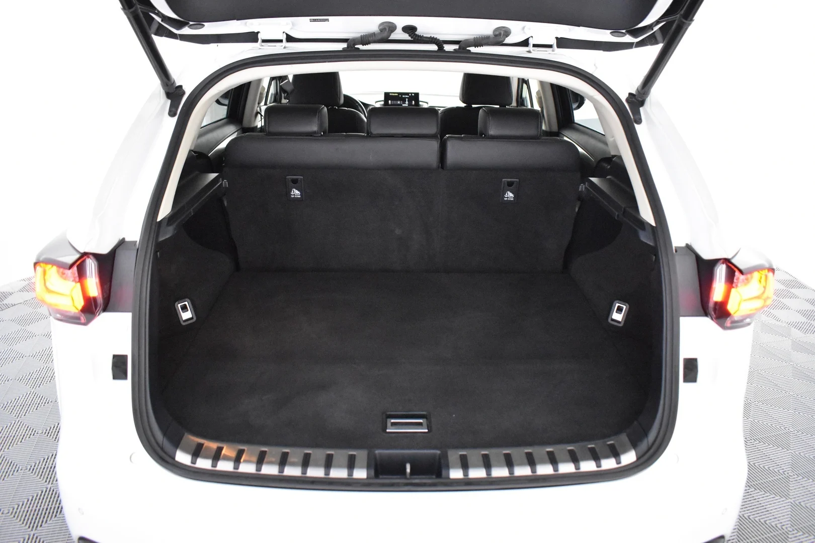 Car Image - 5LDkW0HM9KqIzTEA0MJ4PZ
