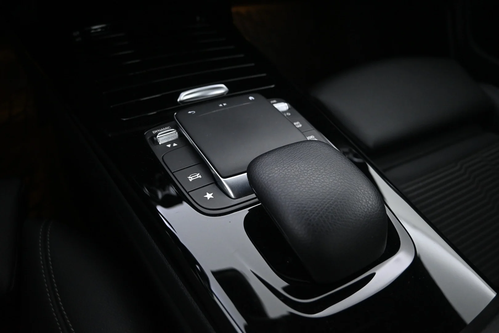 Car Image - 1h0iY9GDYsMTkDyegDbdzR