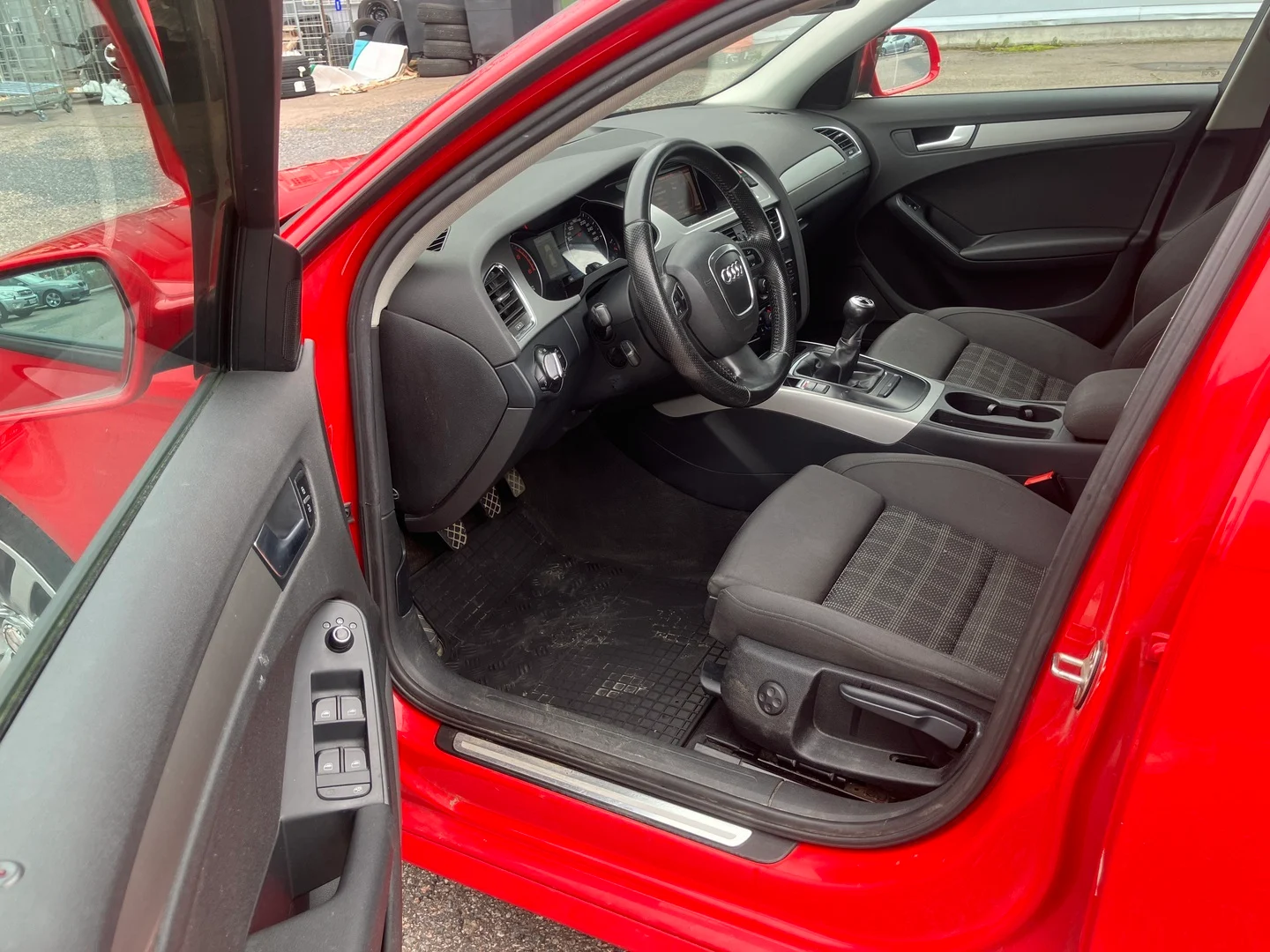 Car Image - 24tBzOic9Q99IJb4esD6j3
