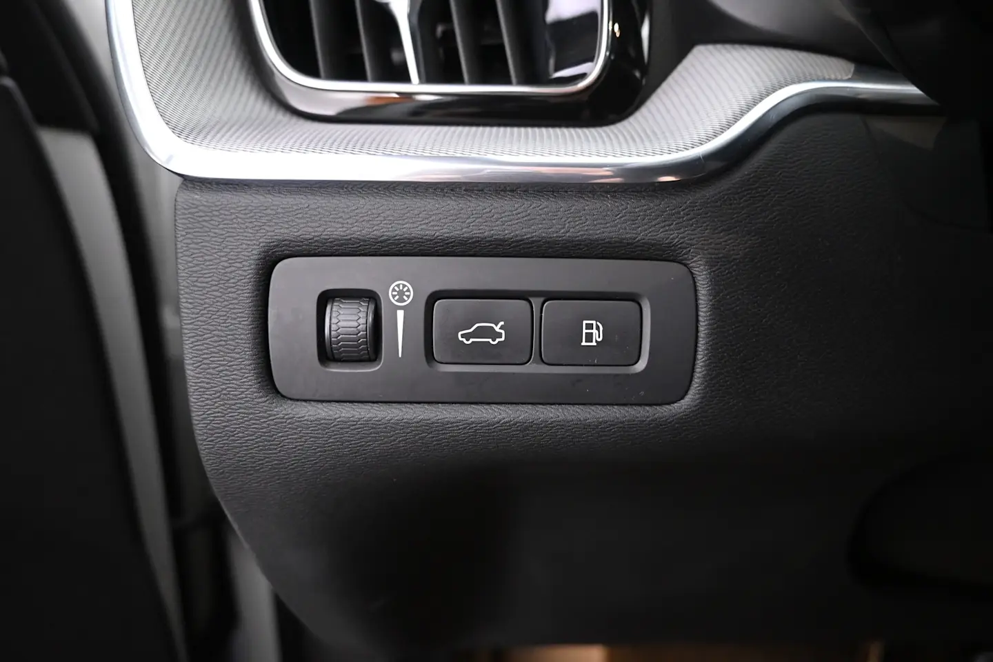 Car Image - 2yzWV51XqvpmKeDQhAbJEq