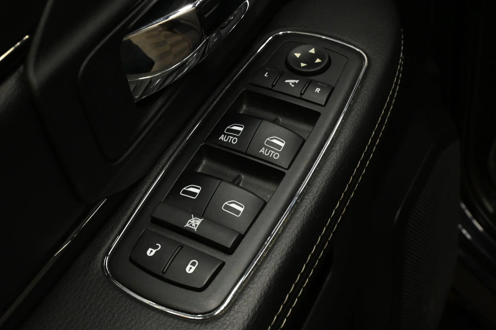 Car Image - 3R2vUdVFBiSs6SuhxVilio