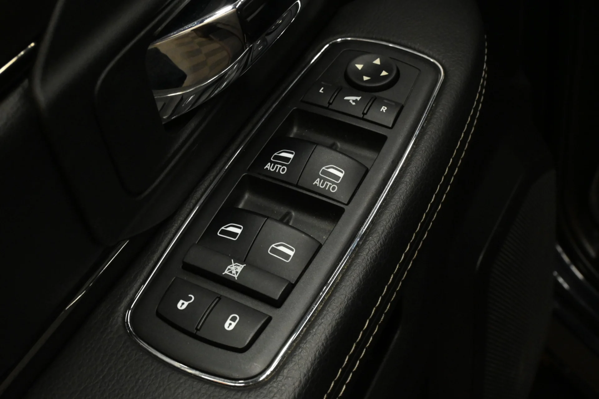 Car Image - 3R2vUdVFBiSs6SuhxVilio