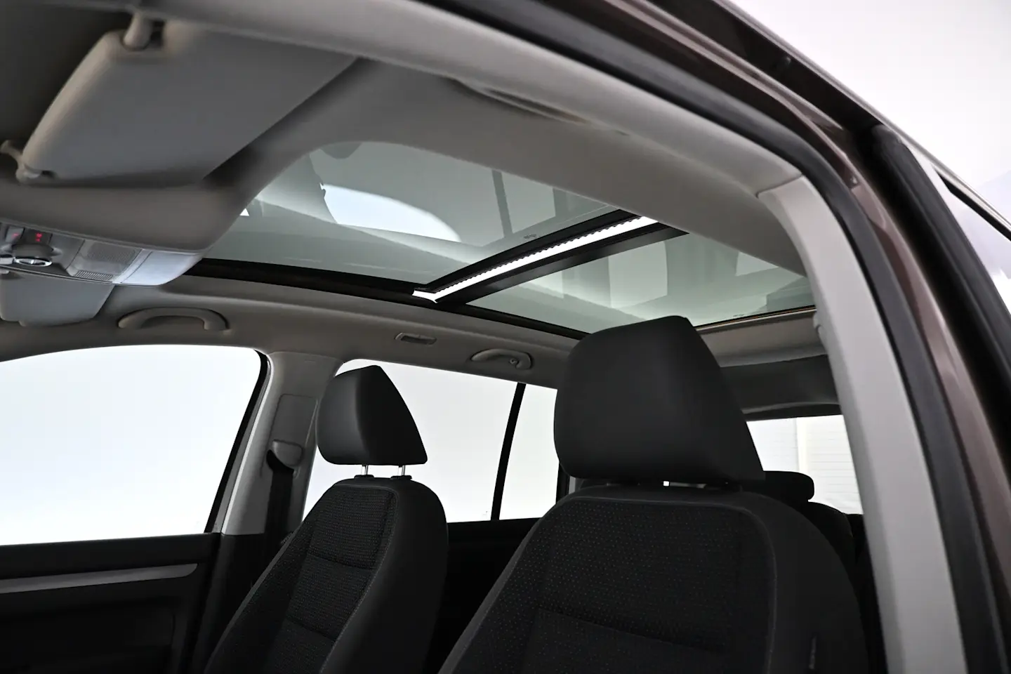 Car Image - 7DaFX37COitguY9DbIhVTh
