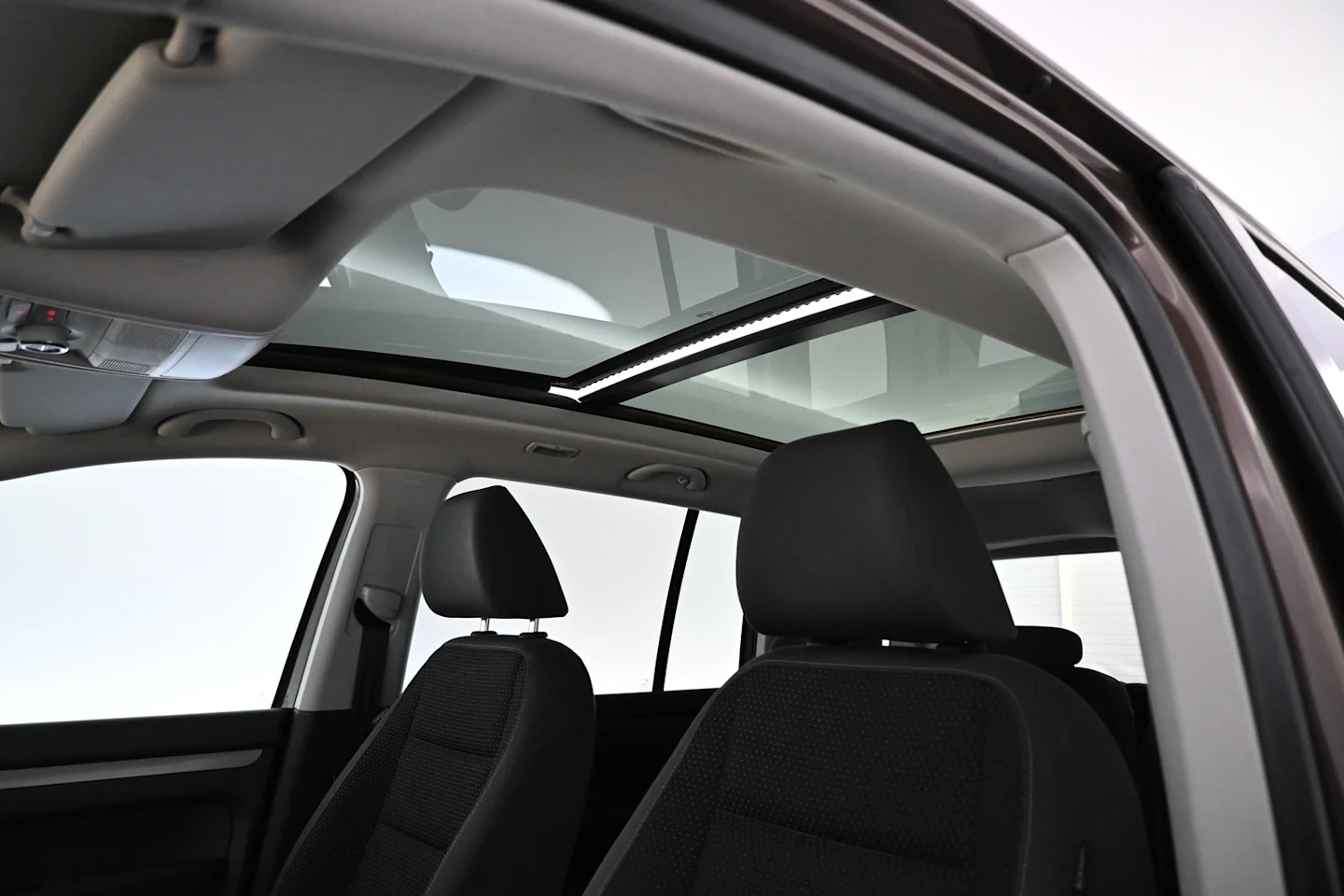 Car Image - 7DaFX37COitguY9DbIhVTh