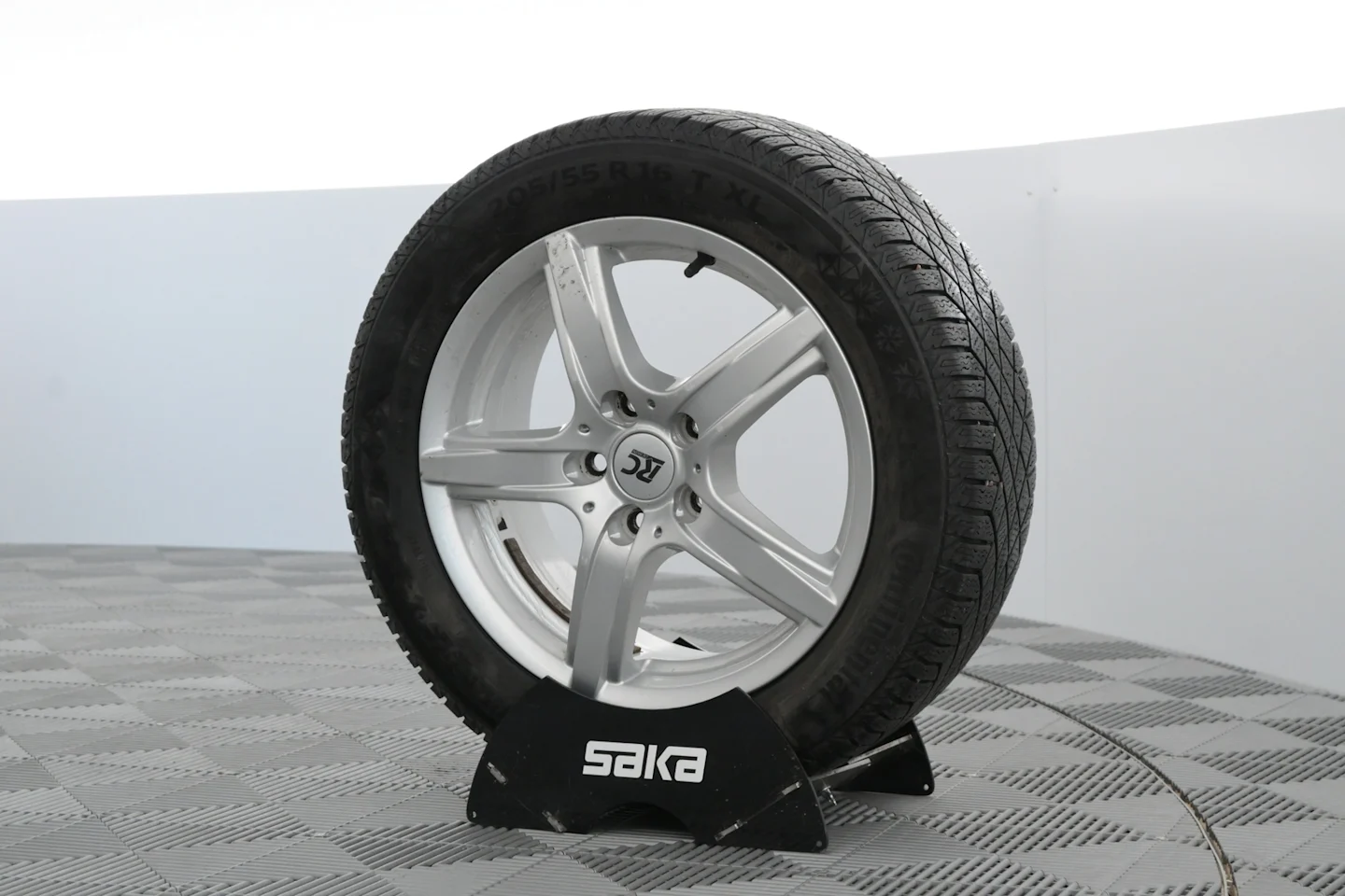 Car Image - 2BawsJ65SxunKi7u7GFmM9