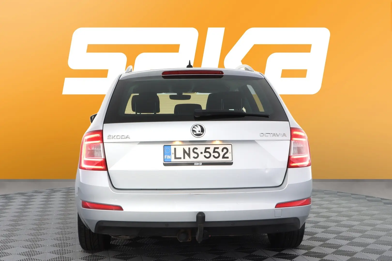Car Image - 60JczBX9tAaHXWvP8947G3