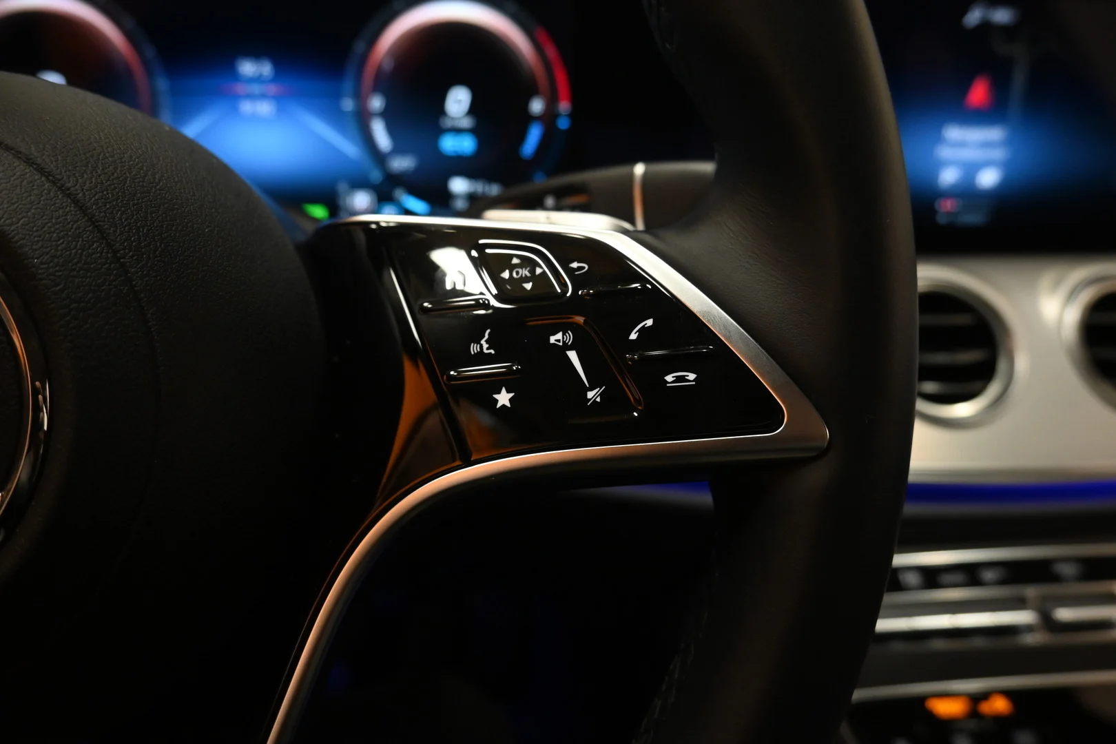 Car Image - 7IZmJKec5XUAoQ4vNTGmJR