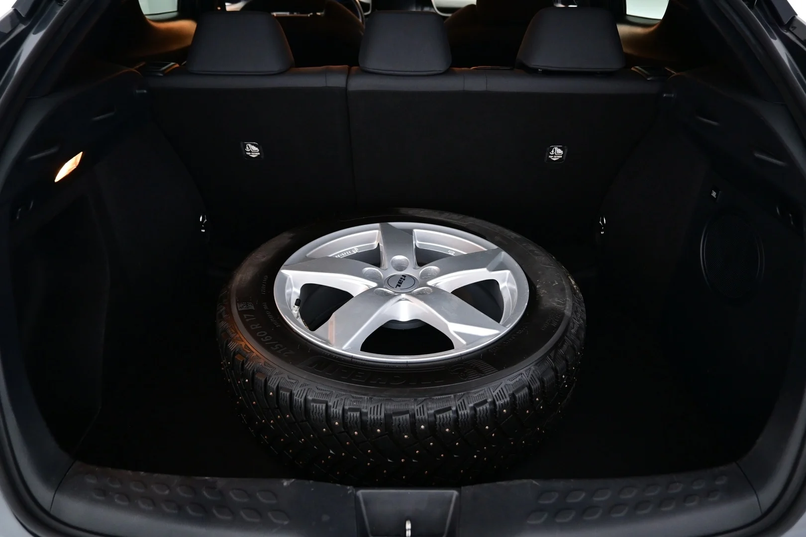 Car Image - 3gR0t5C0iWaHQrGG1zU1Yj