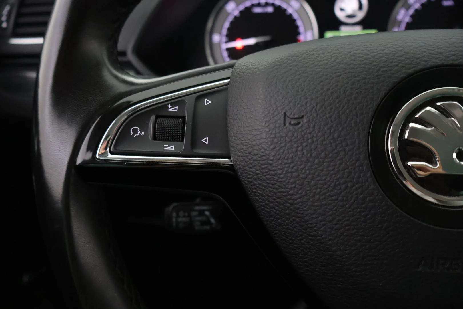Car Image - 1ppMhnNLcfkB6NYqHdQyeJ