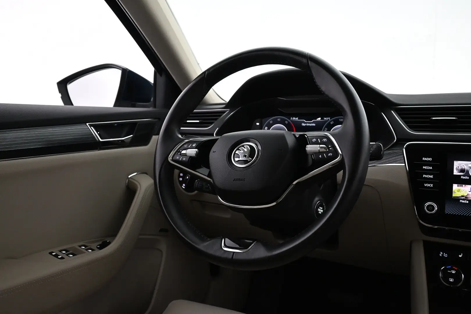 Car Image - 2sfBEFXzBDiBLKB4q5M40j