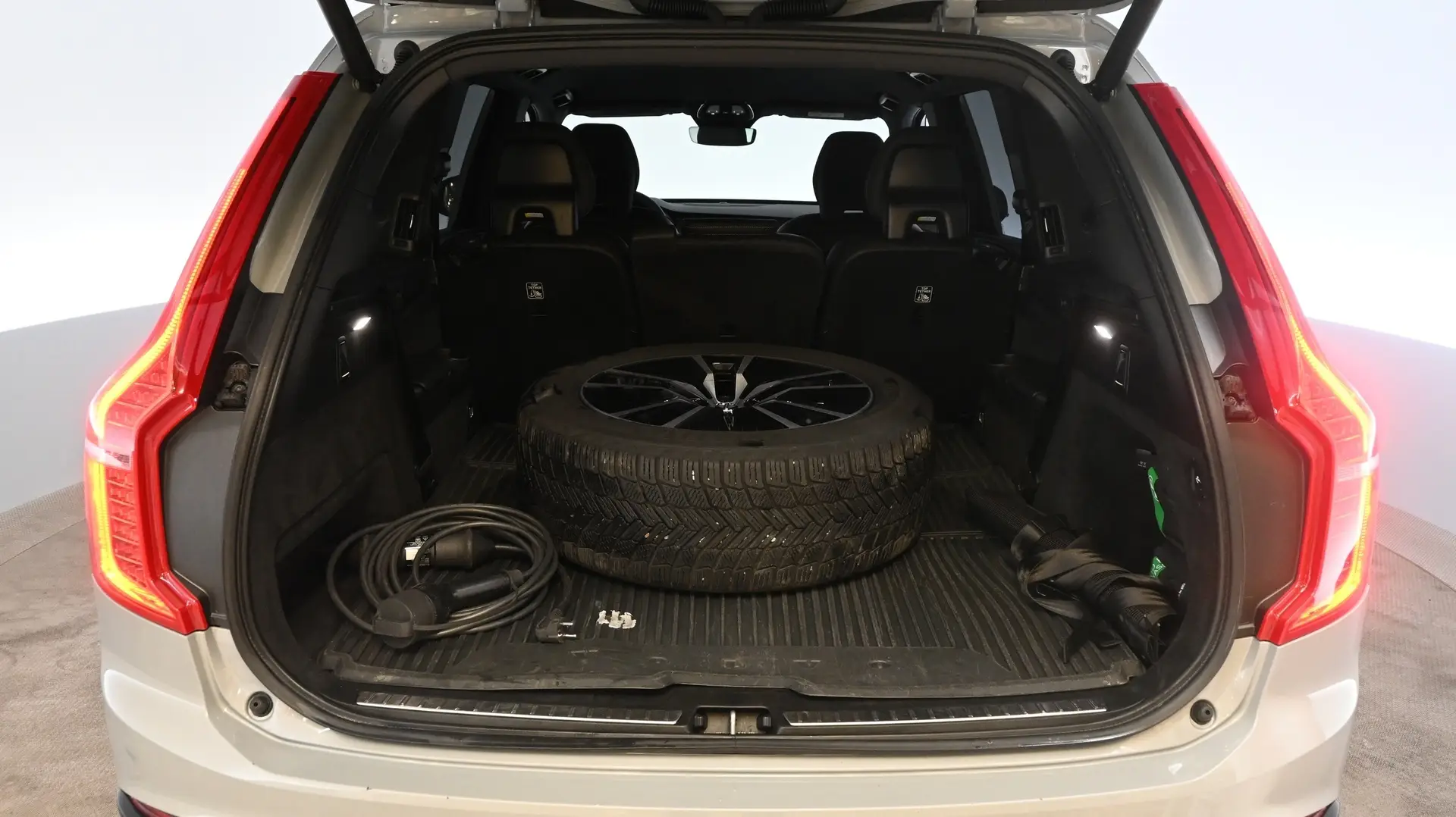 Car Image - 14obBX9CDBYcvL1pL2j0VC
