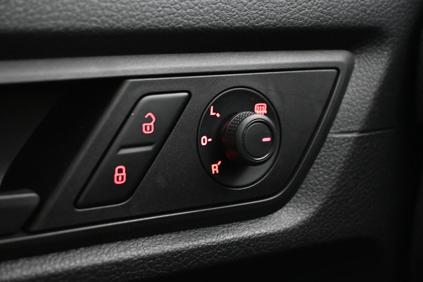 Car Image - 1LmZHb8KYxfqisIl20luKE