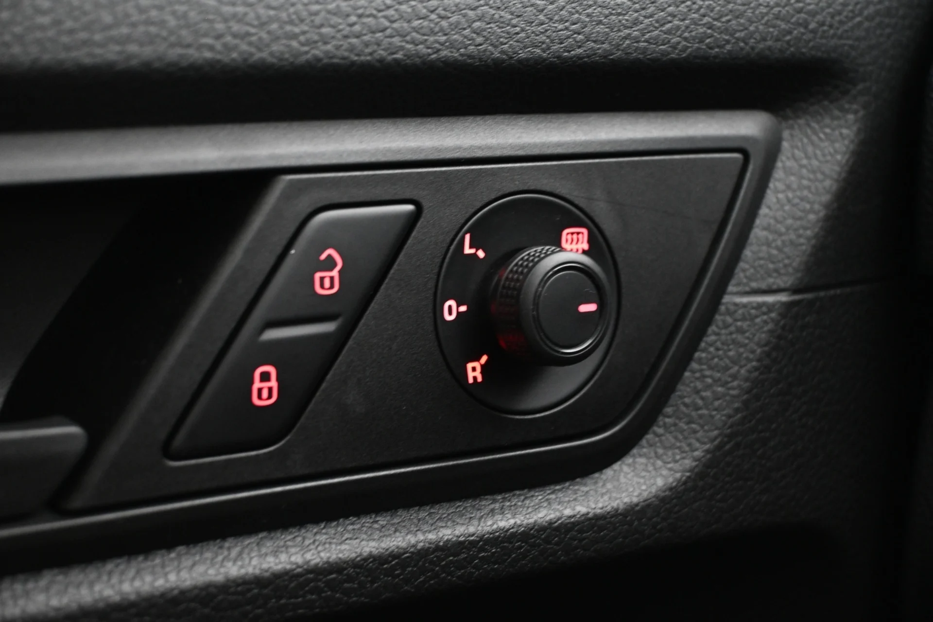 Car Image - 1LmZHb8KYxfqisIl20luKE