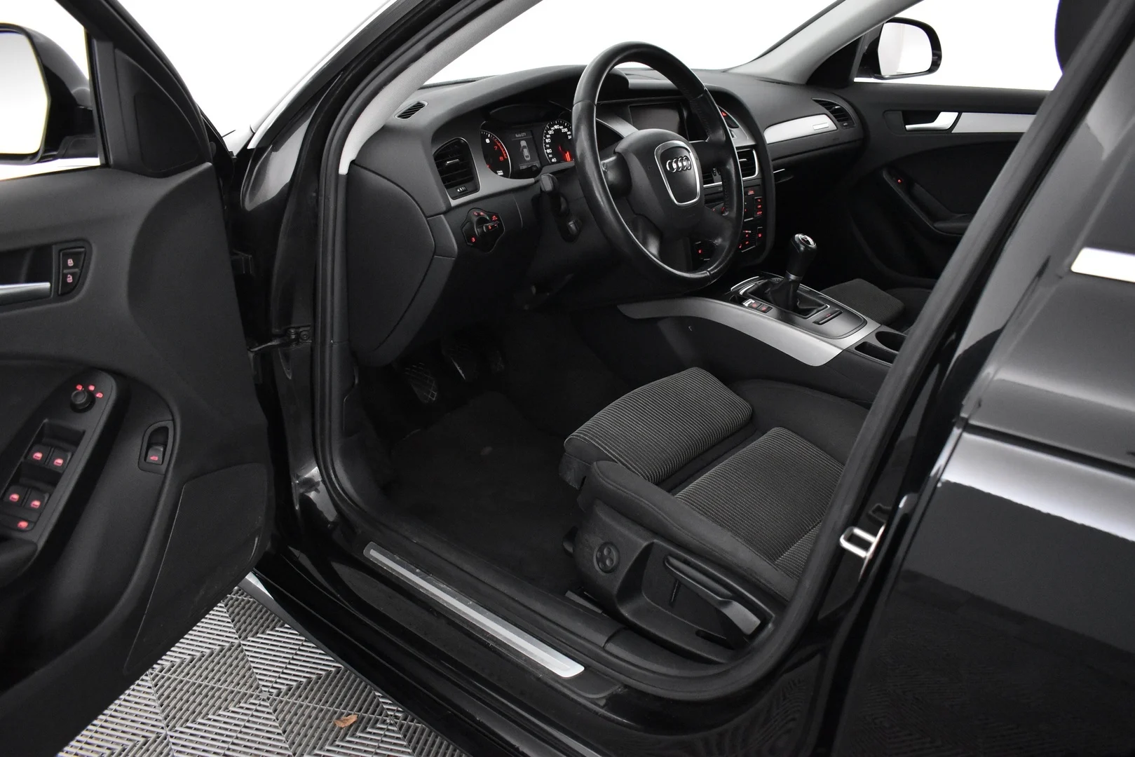 Car Image - 5cpBaR7Yz6zXxf2RHPKsQX