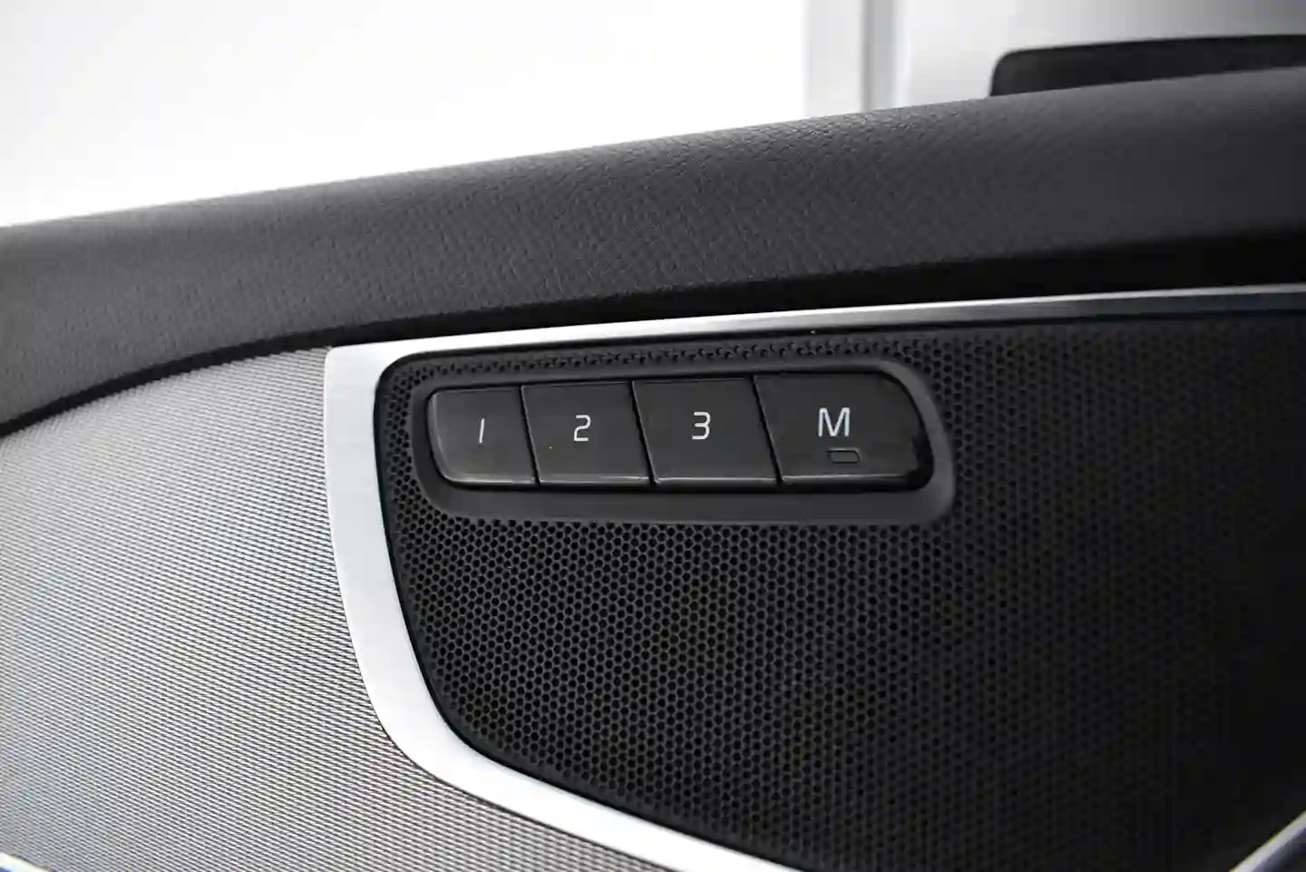 Car Image - tSD9zDIwXDuUO8I19vZbB