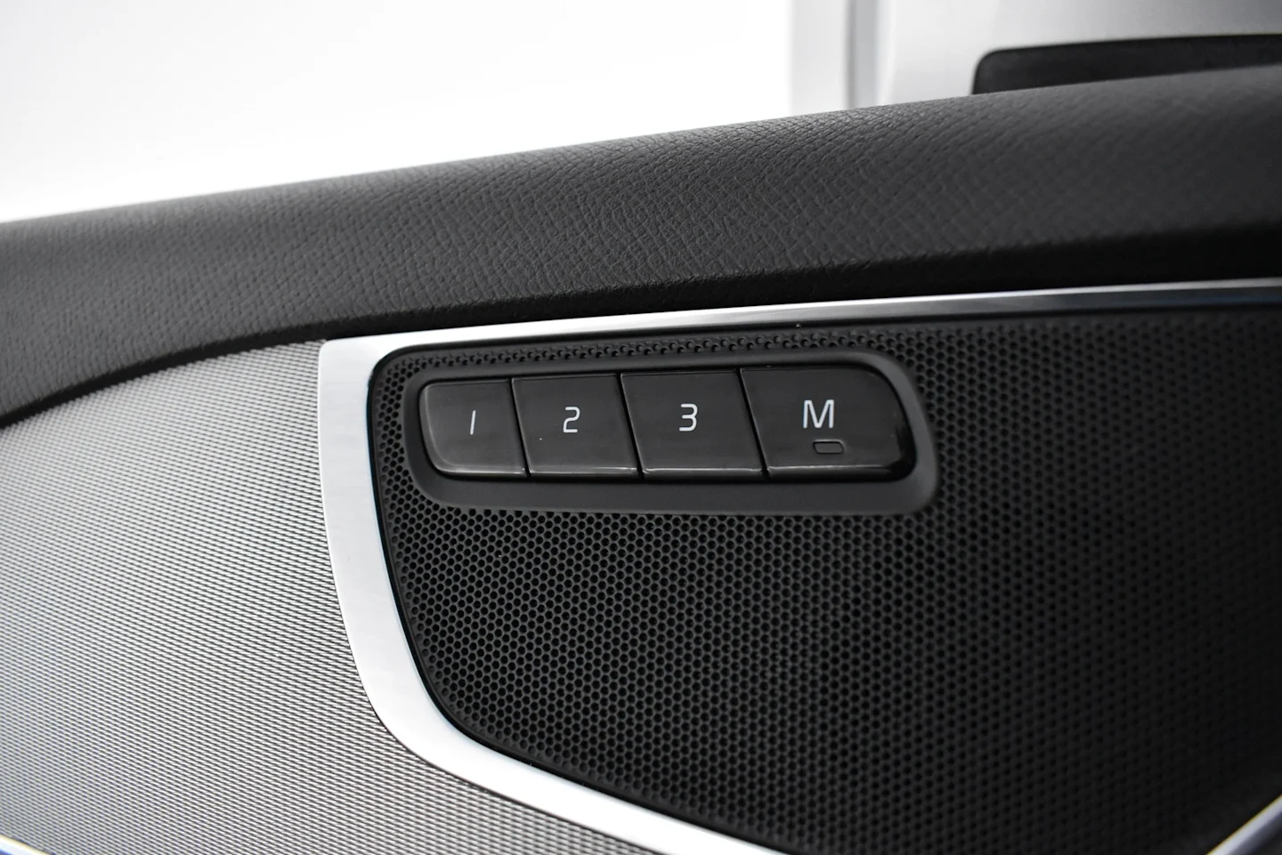 Car Image - tSD9zDIwXDuUO8I19vZbB