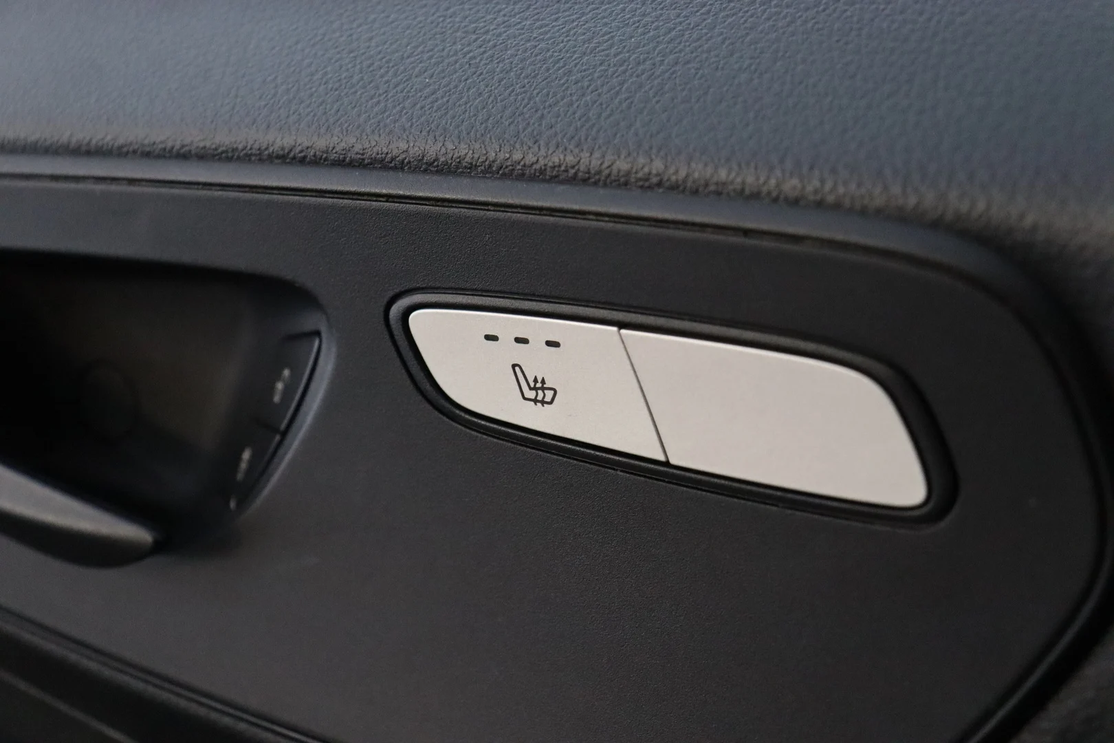 Car Image - 2uhNCk52fIhsl7pYWILBBD