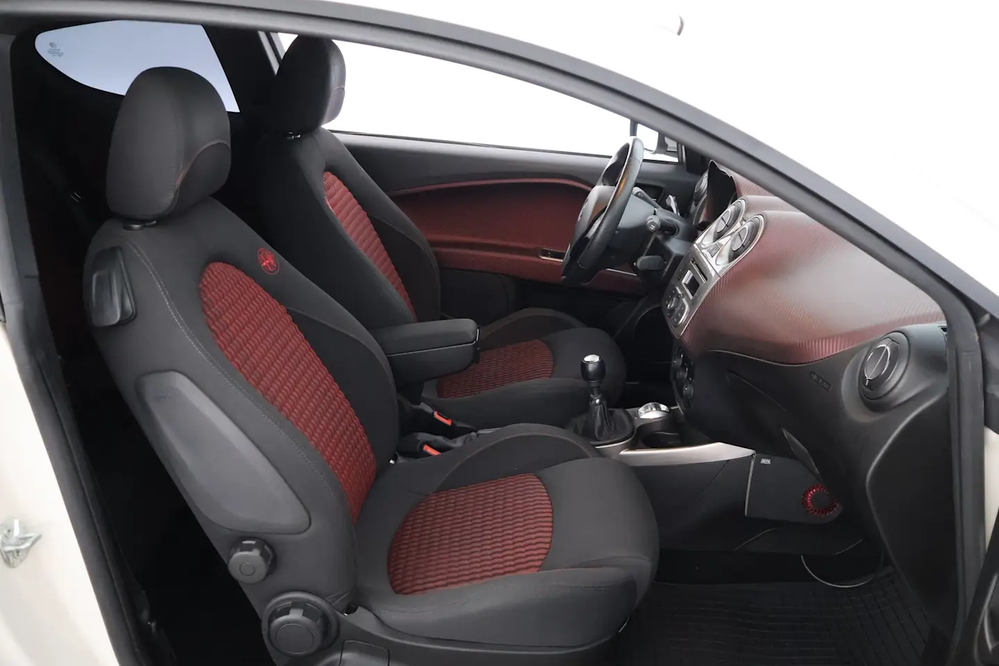 Car Image - 7ydKj9Nz8hufxerHE6A1tR