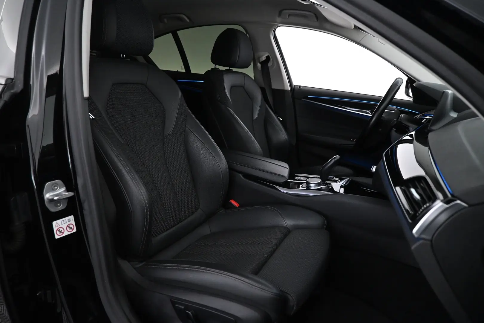 Car Image - 2jdAOwslVd7f4Yy0W3wvpM