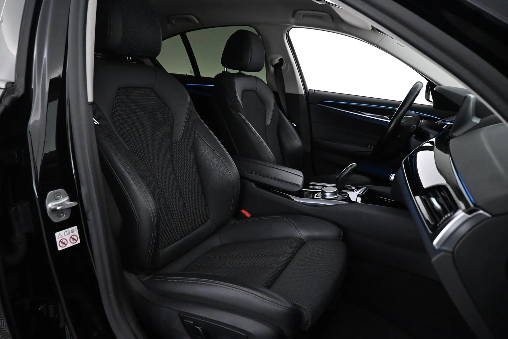 Car Image - 2jdAOwslVd7f4Yy0W3wvpM